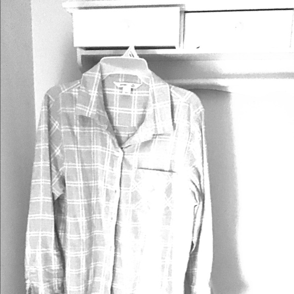 Old Navy Tops - Classic grey/white soft plaid button down L